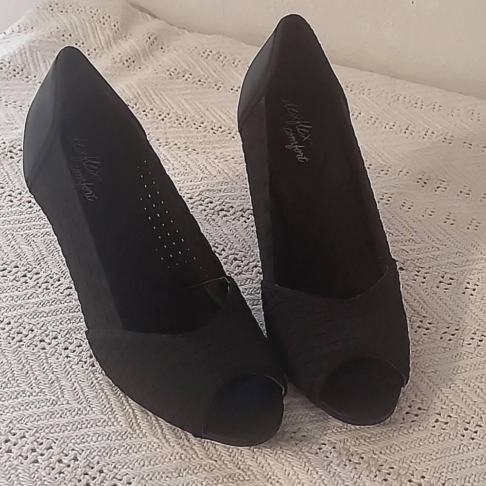 Woman's Dexflex Comfort open toe heels